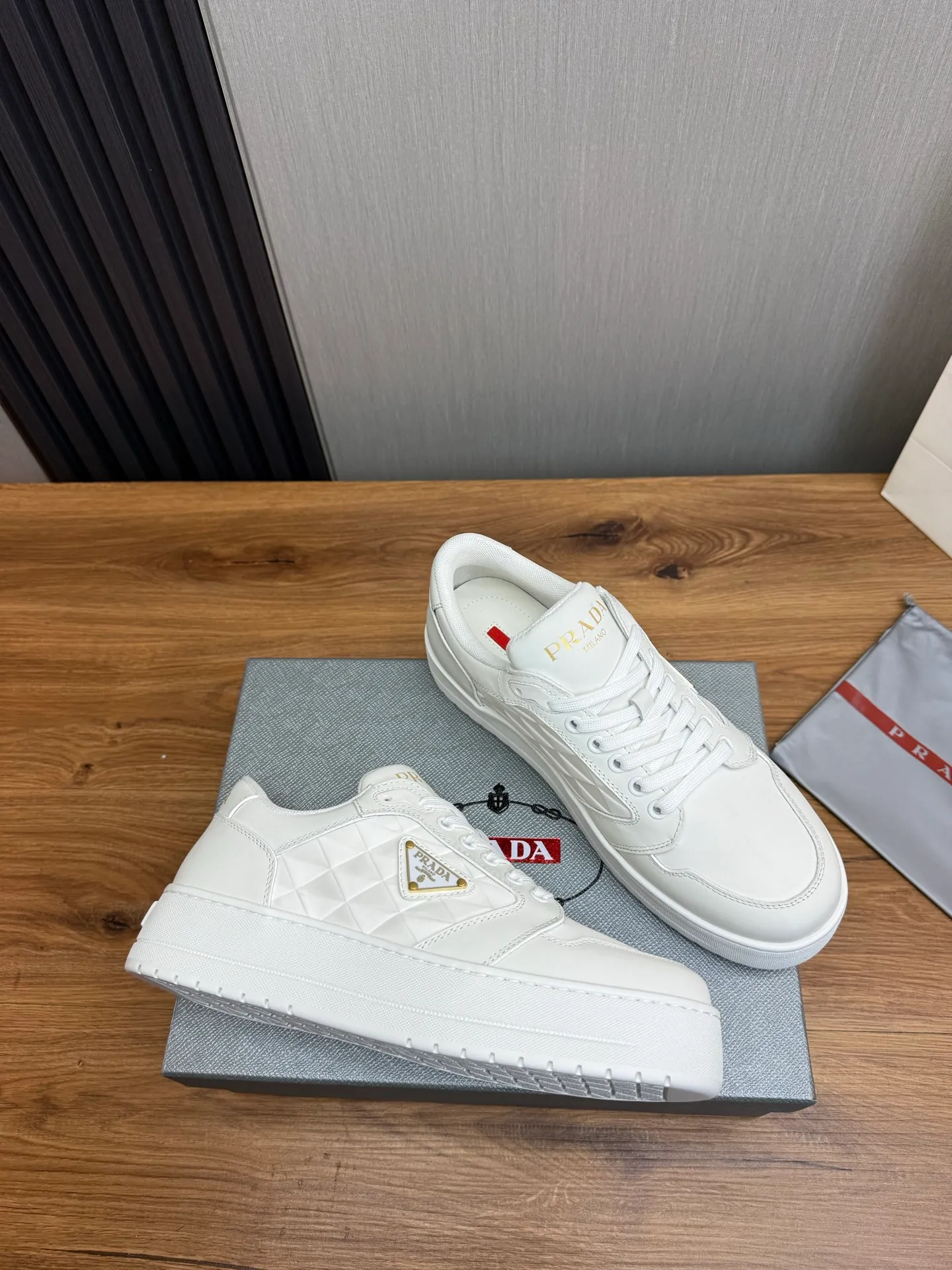 Men's shoes 💰580💰 [PRADA] Autumn and winter hot men's shoes shipped 👏Official website synchronized ⬆️Original fly-woven cowhide fabric + cowhide lining, 1⃣️:1⃣️reproduction, original sole, 38-45 (45. Customized, non-refundable)